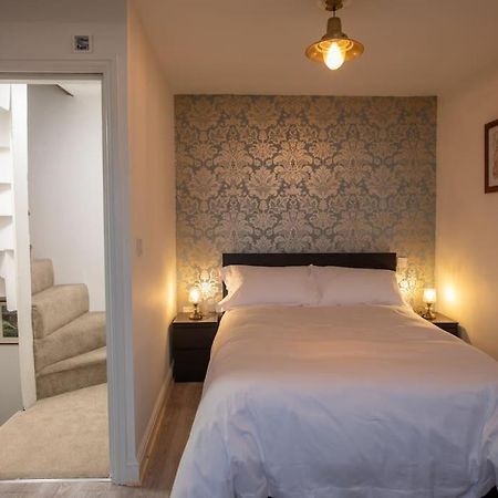 Herring Girl House - Harbourside Property, Sleeps 8 Скарбъро Екстериор снимка