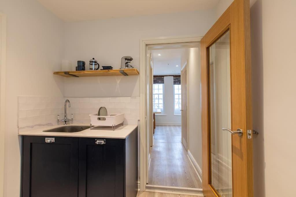 Herring Girl House - Harbourside Property, Sleeps 8 Скарбъро Екстериор снимка