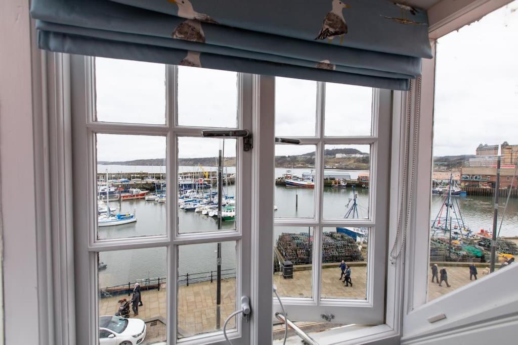Herring Girl House - Harbourside Property, Sleeps 8 Скарбъро Екстериор снимка